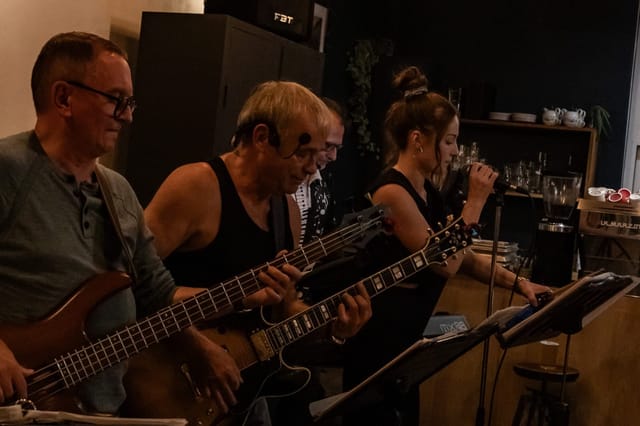 Trois guitares, une voix