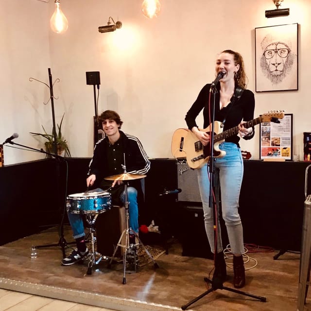 Un duo guitare et batterie